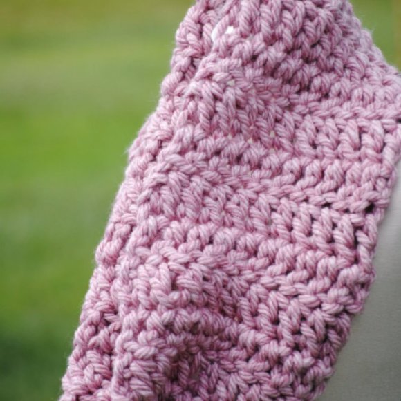 Crochet Dark Pink Thick Cowl/New - Picture 4 of 4